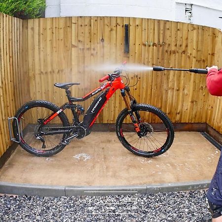 Bike Park Lodge Merthyr Tydfil Exteriör bild