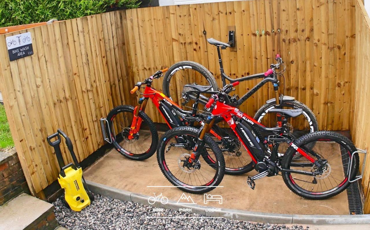 Bike Park Lodge Merthyr Tydfil Exteriör bild
