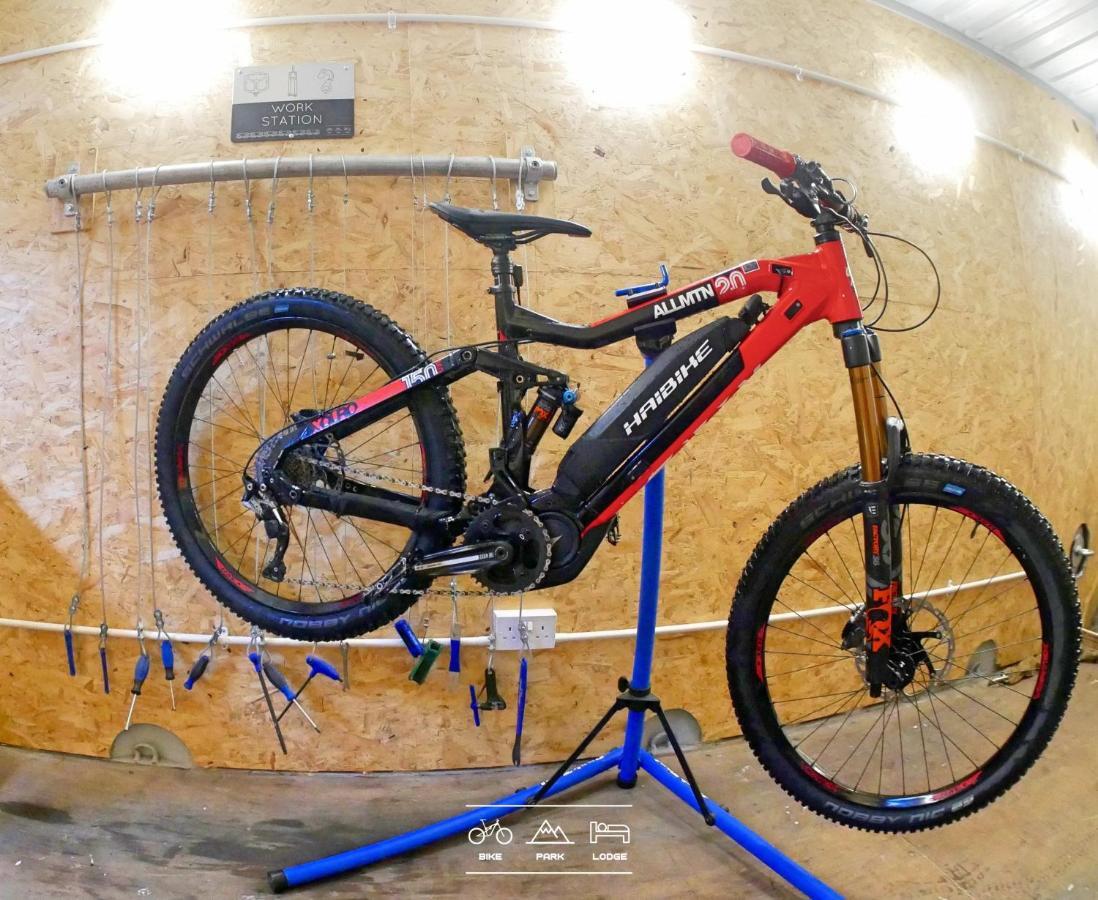 Bike Park Lodge Merthyr Tydfil Exteriör bild