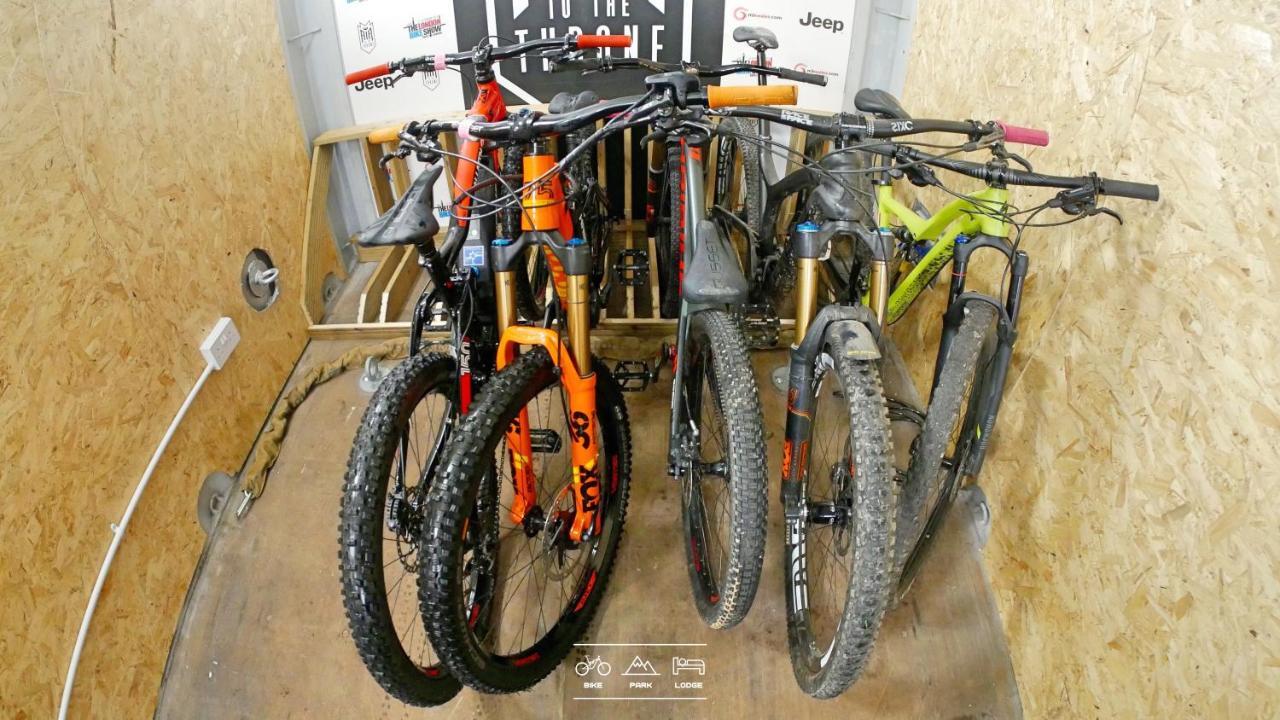 Bike Park Lodge Merthyr Tydfil Exteriör bild