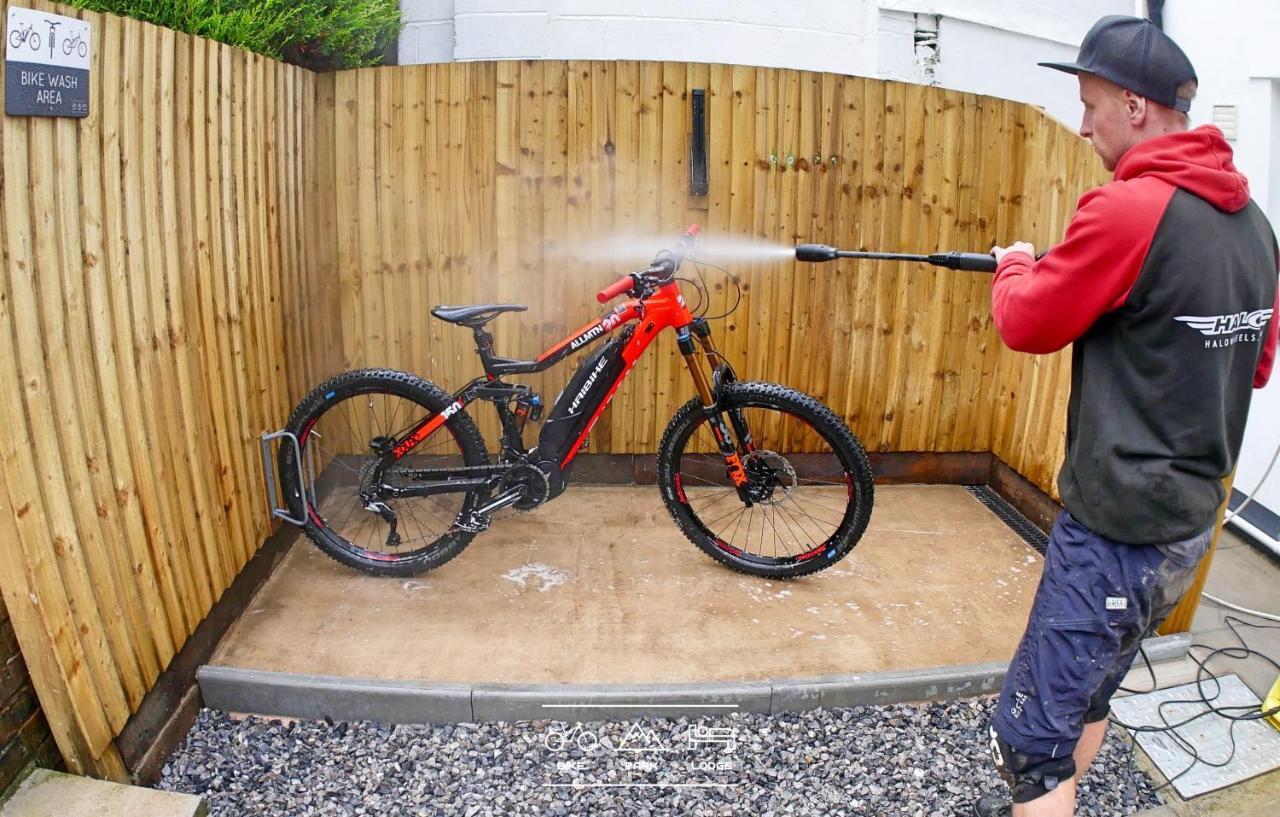 Bike Park Lodge Merthyr Tydfil Exteriör bild